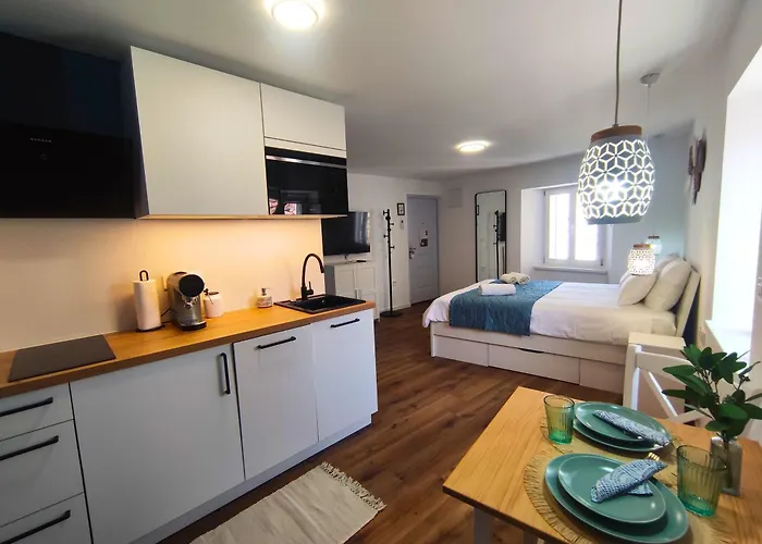 Lions Corner - Seaside アパート イゾラ