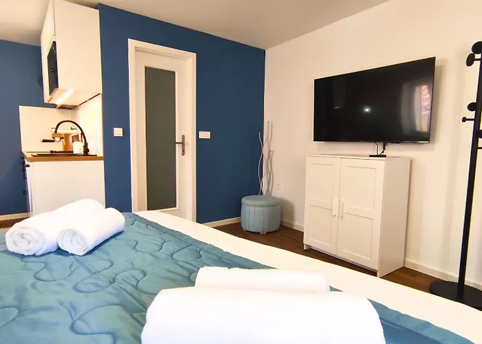 Lions Corner - Seaside イゾラ